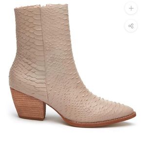 Matisse Caty Boot- size 7. Gently worn (wore twice).